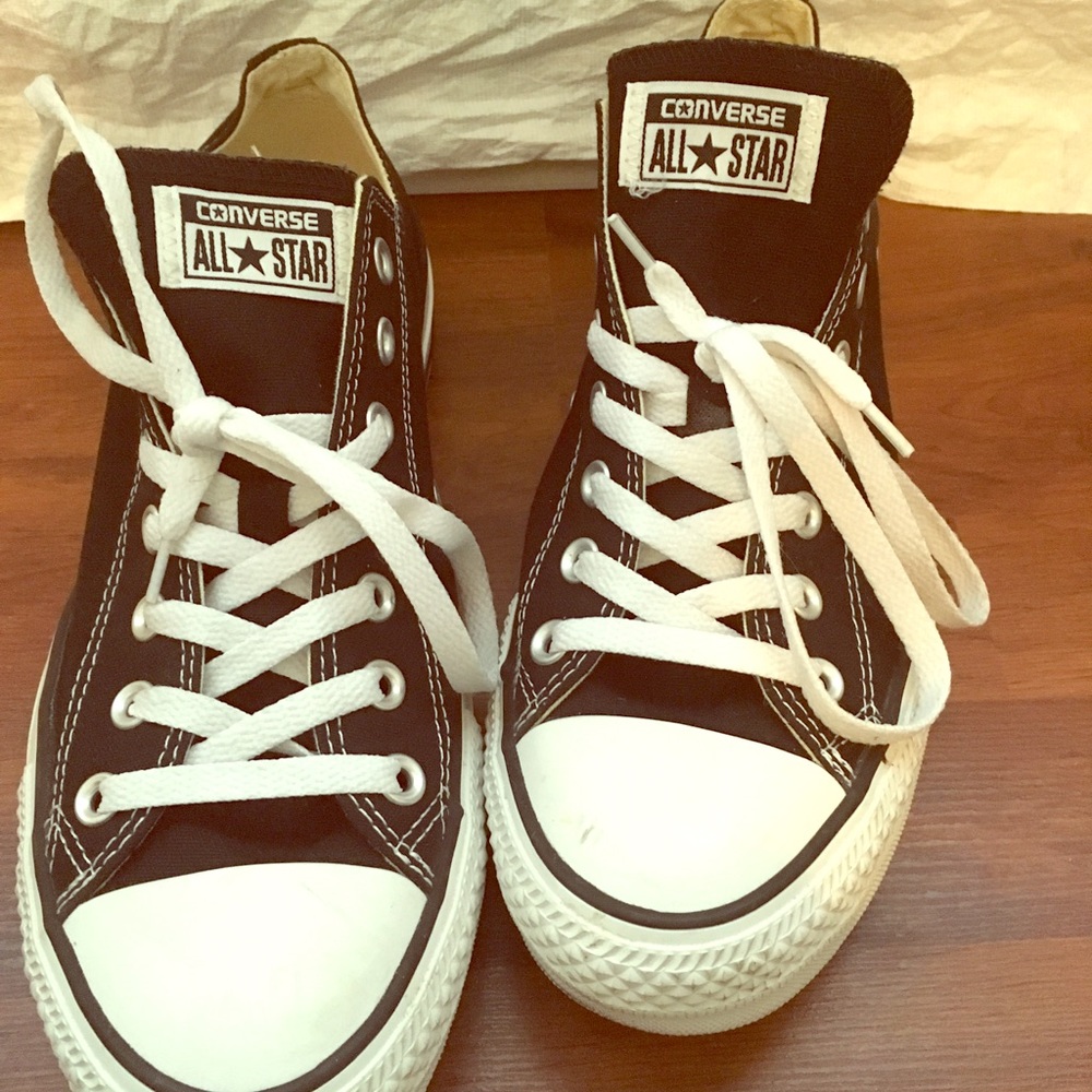 Black and white converse all stars